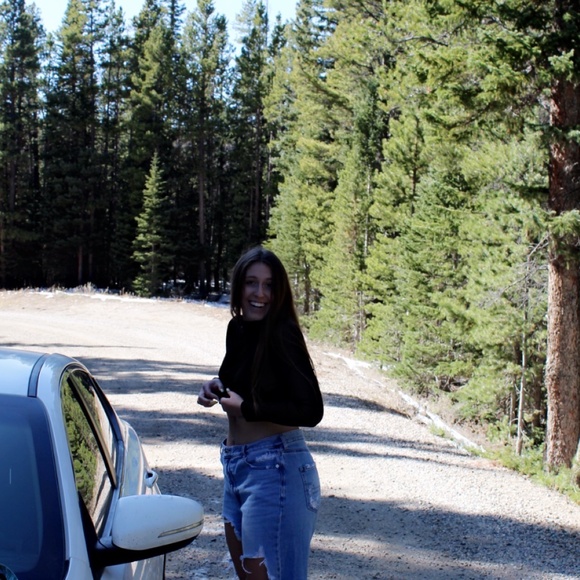 Meet your Posher, Kylie - Picture 2 of 5